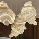 lampe suspendue moderne tricotée main spirale beige marron clair artisanale tissée