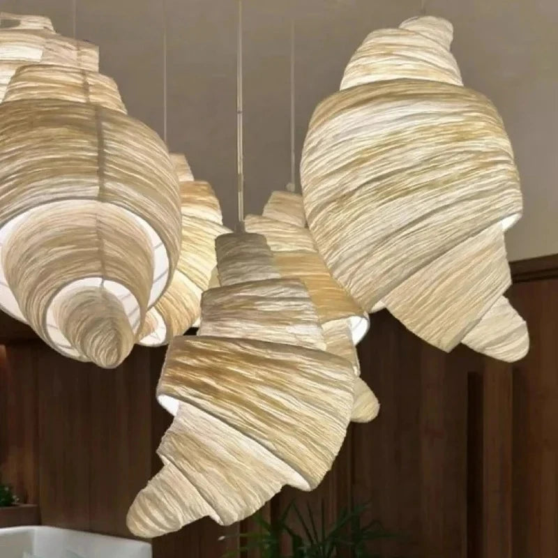 lampe suspendue moderne tricotée main spirale beige marron clair artisanale tissée
