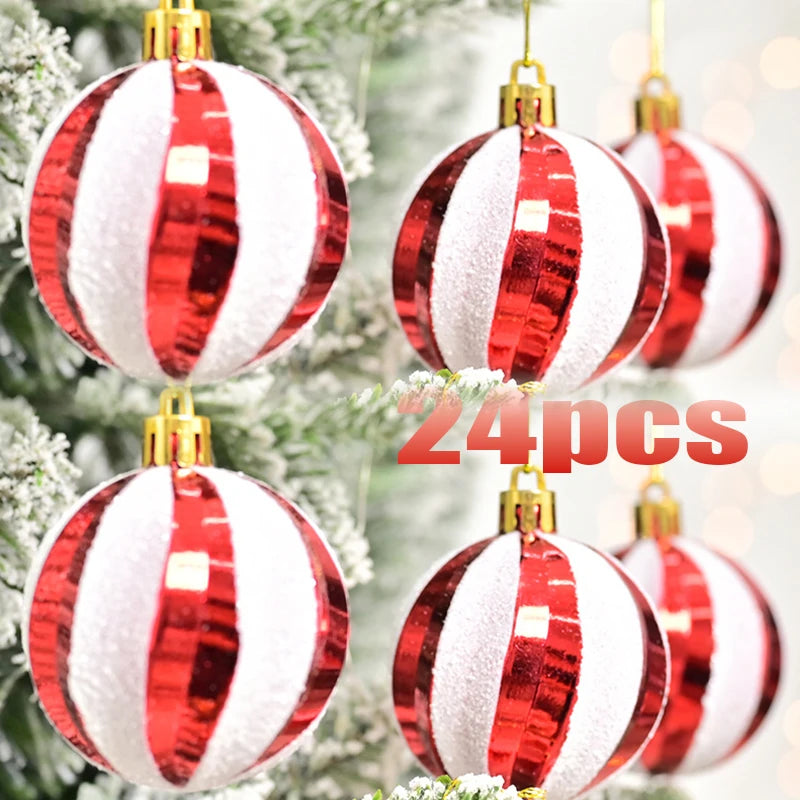 Boules de Noël en spirale galvanisée rouge et blanc suspendues sur un sapin