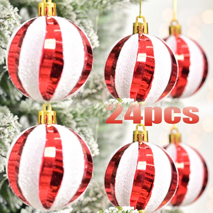 Boules de Noël en spirale galvanisée rouge et blanc suspendues sur un sapin
