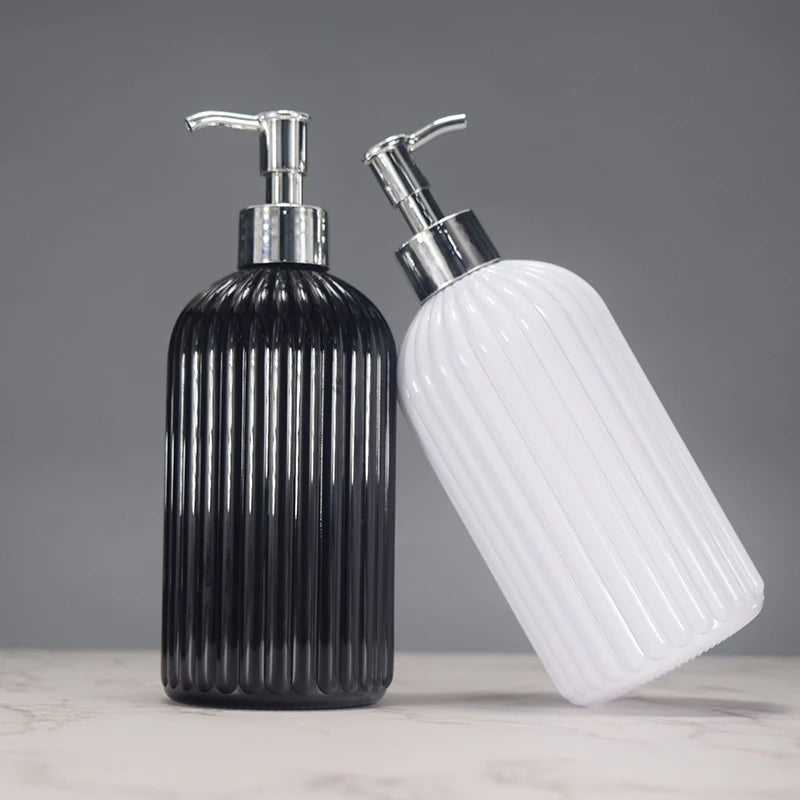distributeur savon liquide noir blanc rayures moderne réutilisable salle bain cuisine pompe pression