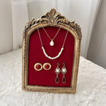 présentoir bijoux classique or rouge rose colliers boucles d'oreilles bracelets mannequin velours baroque vintage