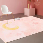Un espace de travail moderne avec des éléments de couleur rose et des accessoires décoratifs, offrant un environnement épuré et inspirant.