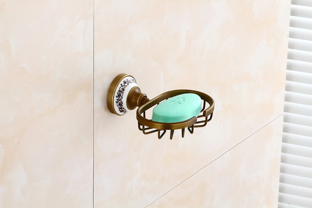 accessoires salle bain doré antique élégants détails floraux classiques porte serviettes double simple porte
