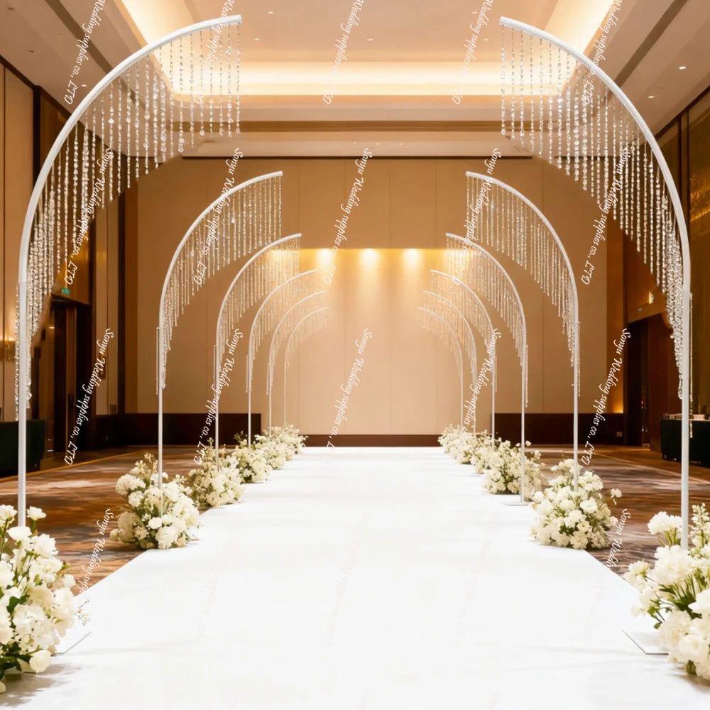 arche decorative blanche or strass brillante moderne elegante fleurs blanches h280cm h290cm h300cm