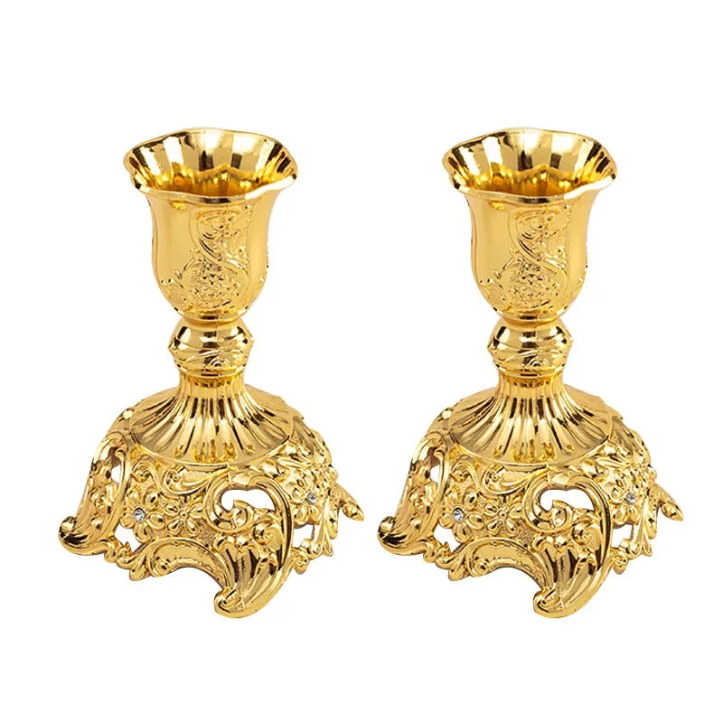 bougeoirs or argent ornements baroques chandelles mariage décoration intérieure classique gravures détaillées
