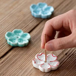 support bâtonnets encens fleurs stylisées artisanal rose bleu vert jaune blanc