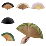éventail traditionnel rose clair vert noir rayures géométriques opacité pliant bambou tissu pompon rouge