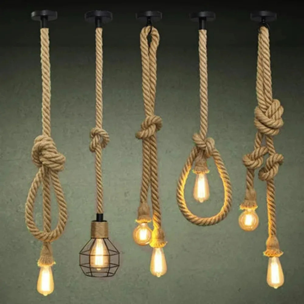suspension lumineuse industrielle corde nouée marron clair anneaux métalliques ampoules filament décoration intérieure rustique