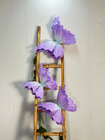 décorations papillon fleurs artificielles rose violet bleu effet plissé miroir bois