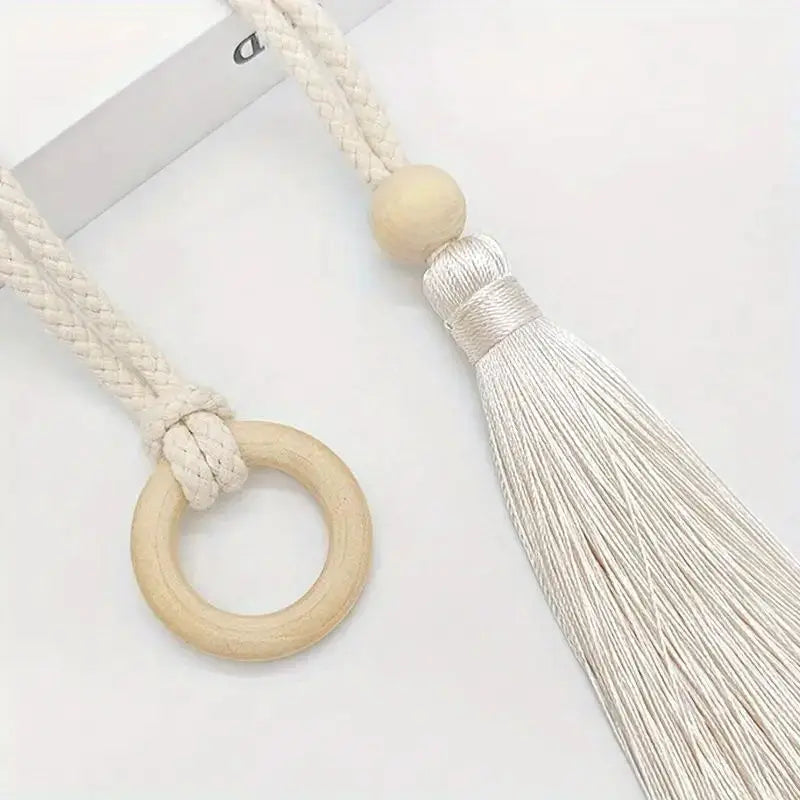 anneaux rideau moderne bohème bois pompons coton beige clair franges tissu uni