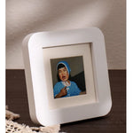 cadre photo bois naturel marron noir jaune classique enfant bébé décoration intérieure vintage