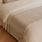 drap lit houndstooth beige clair classique motif carreaux qualité supérieure maison decoration chambre texture