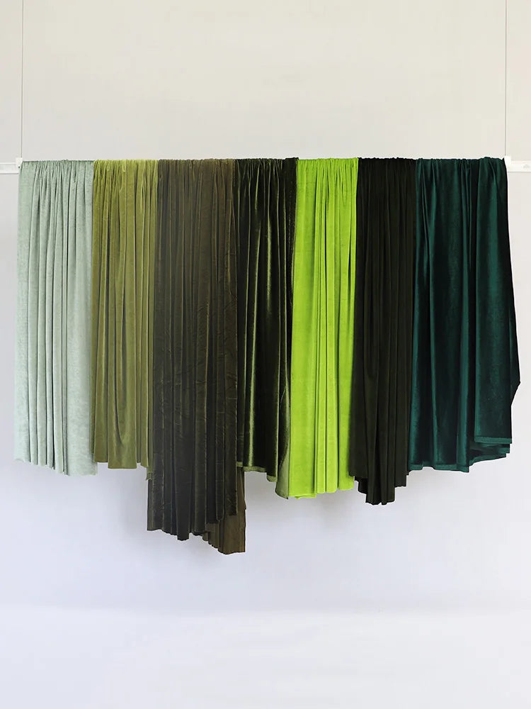 tissu velours polyester uni opaque moderne vert foncé vert clair noir rouge blanc resistant