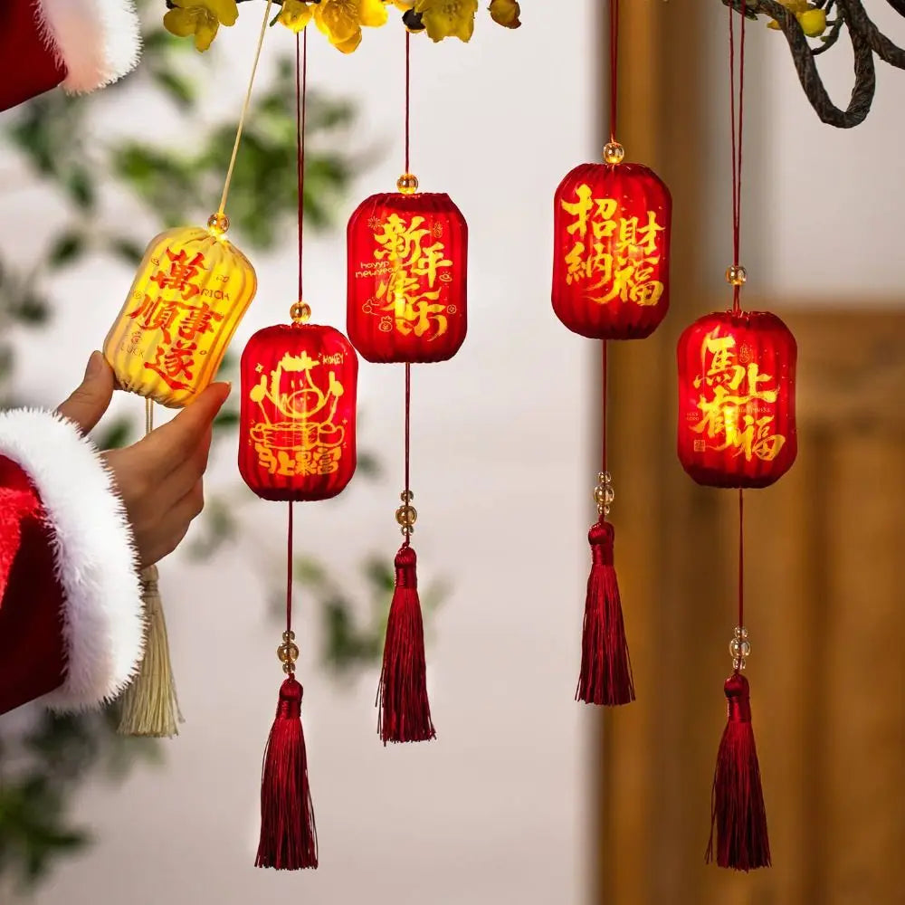 décoration anniversaire lanterne rouge chinois pompons artisanal festive fil rouge