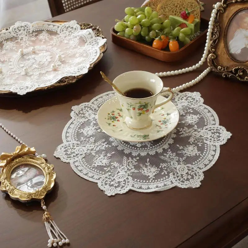 sets table vintage dentelle florale motifs feuilles shabby chic élégants