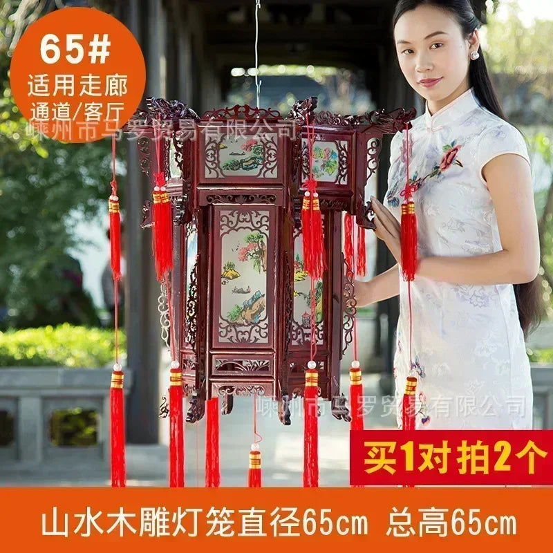 lanterne traditionnelle chinoise bois sculpté rouge décorative pompon fête mariage jardin