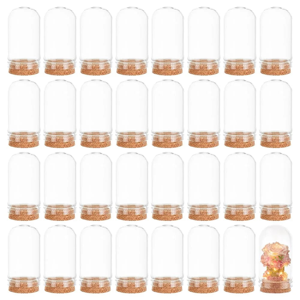 cloches verre transparent liège personnages sculptés fleurs artificielles couples blanc rose vert