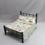 ensemble literie poupée motifs floraux citrons pêches carreaux volants lit noir couette draps taies