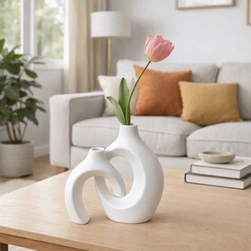 vases decoratifs blanc minimalistes modernes sculpturaux fleuris table tête lit