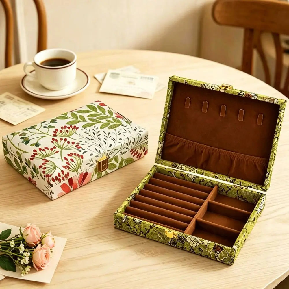 boîte bijoux classique vintage compartiments fleurs velours intérieur vert beige rouge