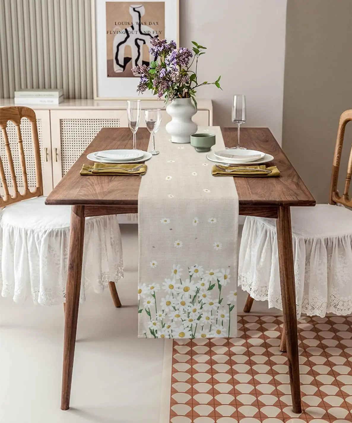 table cuisine lin imprimé fleurs printemps marguerites jaunes feuilles vertes décoration naturelle farmhouse blanc