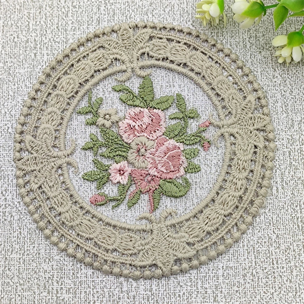 serviettes table vintage coton beige clair motifs floraux crochetées rustiques décoration table
