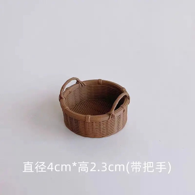 miniature panier osier rustique accessoires maison poupée décoration rangement paille naturel artisanal