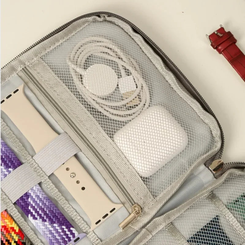 Sac bandoulière gris tissu uni pratique zipper bijoux accessoires chargeur câbles montres