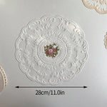 serviettes table vintage blanches rose pâle broderie florale dentelle romantique