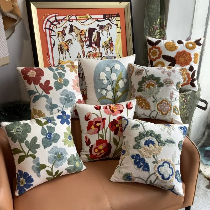 coussin décoratif brodé motifs floraux multicolore moderne maison canapé