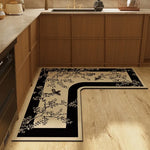 Cette image montre une cuisine moderne avec des meubles en bois clair et un tapis décoratif à motif floral noir et blanc qui ajoute une touche élégante à l'espace.