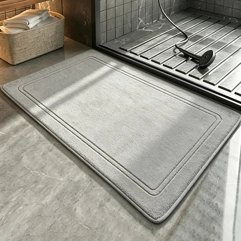 tapis bain gris clair doux antidérapant absorption rapide douche maison confortable moderne
