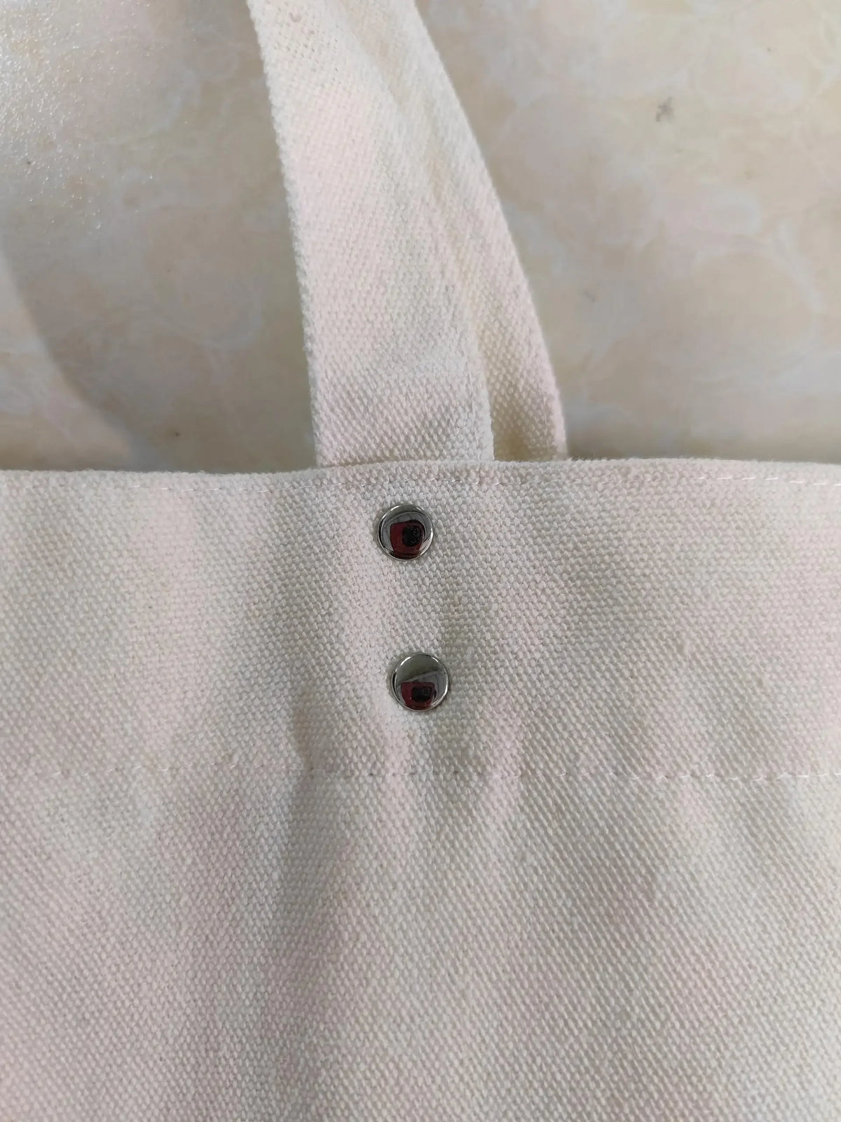 sac main blanc uni moderne poche téléphone poignées fermeture glissière boutons