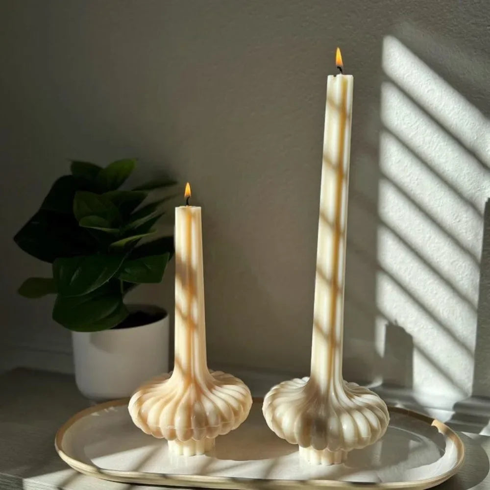 bougies artistiques moderne élégantes acrylique base sculptée blanc crème rayures verticales hand made decoration