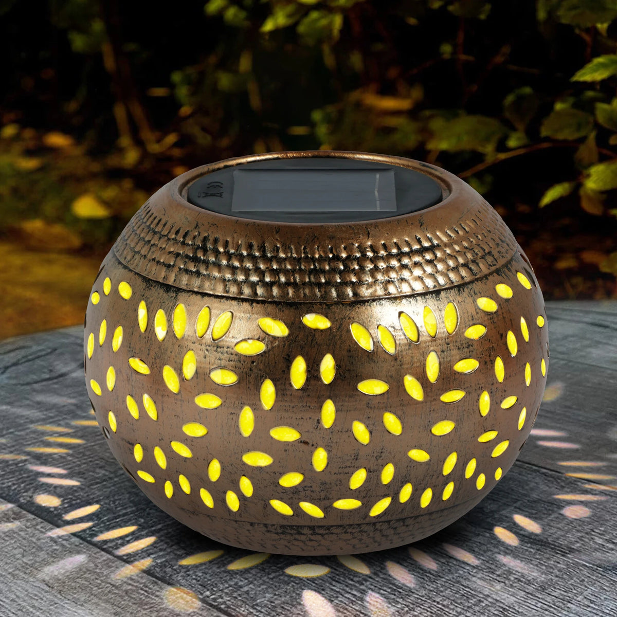 lampions solaires perforés feuilles dorés modernes extérieurs scintillants décoration jardin