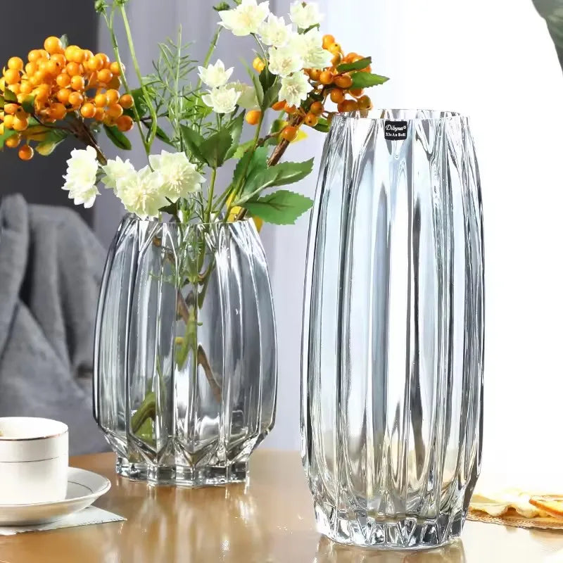 vase verre transparent moderne rayures verticales intérieur salon fleurs arrangements