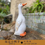 statue canard blanc plumes orange piscine jardin décoration extérieure animaux ornements paysagistes fleurs artificielles