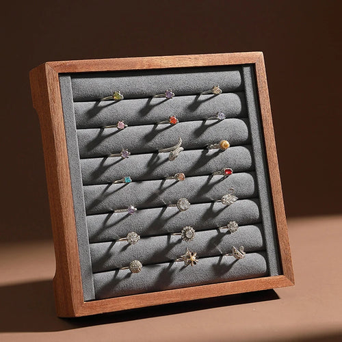 présentoir bijoux bois naturel tissu velours gris classique minimaliste anneaux organisation élégante pratique durable