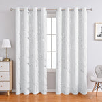 Des rideaux élégants blancs et argentés, faits de matériaux de haute qualité, ajoutant une touche de sophistication à n'importe quel intérieur. Ces rideaux, aux nuances éclatantes de blanc et d'argent, offrent une parfaite harmonie entre style et fonctionnalité, en filtrant la lumière et en préservant l'intimité. Ils sont particulièrement pertinents pour les thèmes de décoration minimalistes et modernes.