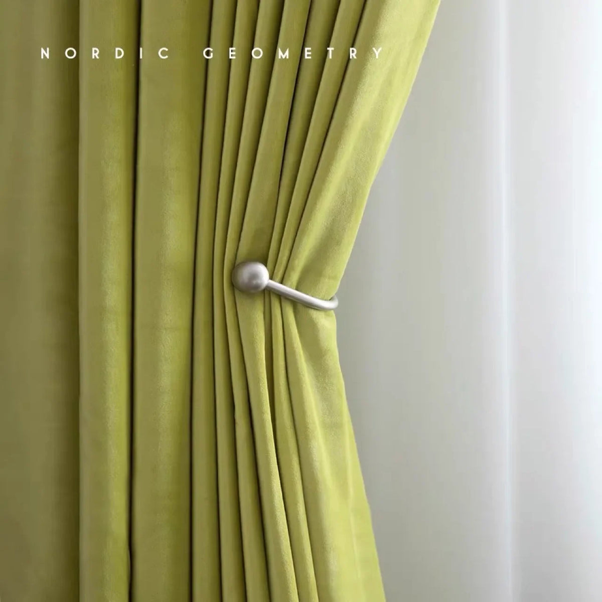 rideau occultant velours vert olive moderne minimaliste salon chambre fenêtre métalliques