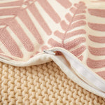 housse coussin carré brodé feuilles stylisées moderne coton polyester beige vert jaune rose fermeture