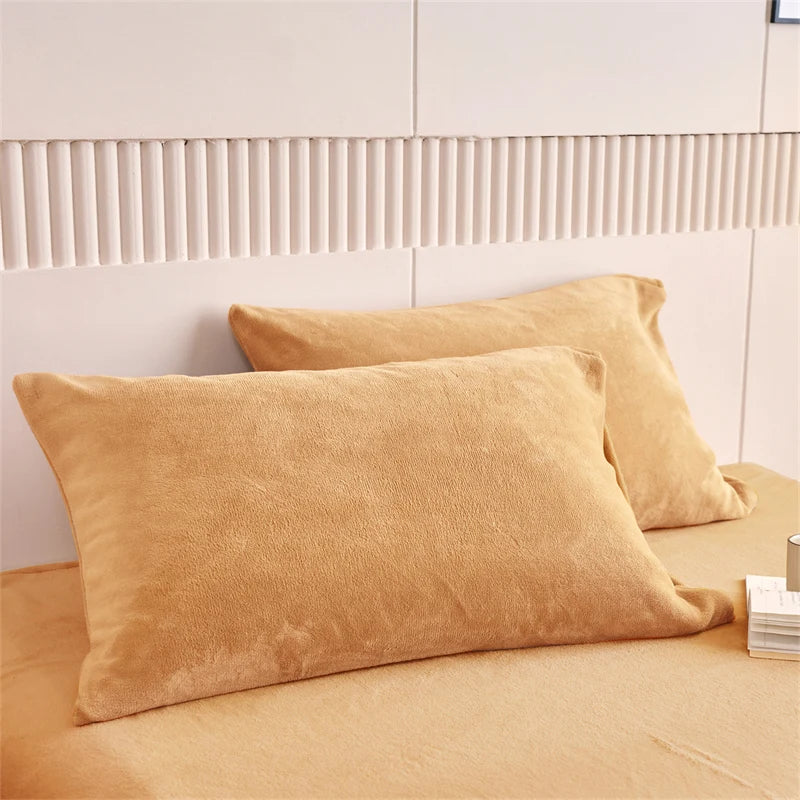 taies d'oreiller velours polyester bleu marine zip doré contemporain maison simple