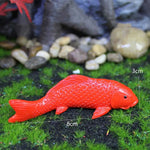 ornements poissons koi résine rouge orange bleu blanc réaliste decoration extérieure jardin statues diy