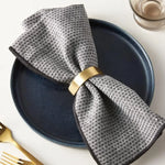 anneaux serviettes or lisses modernes fourchettes cuillères garnitures tables différentes couleurs mariage banquet