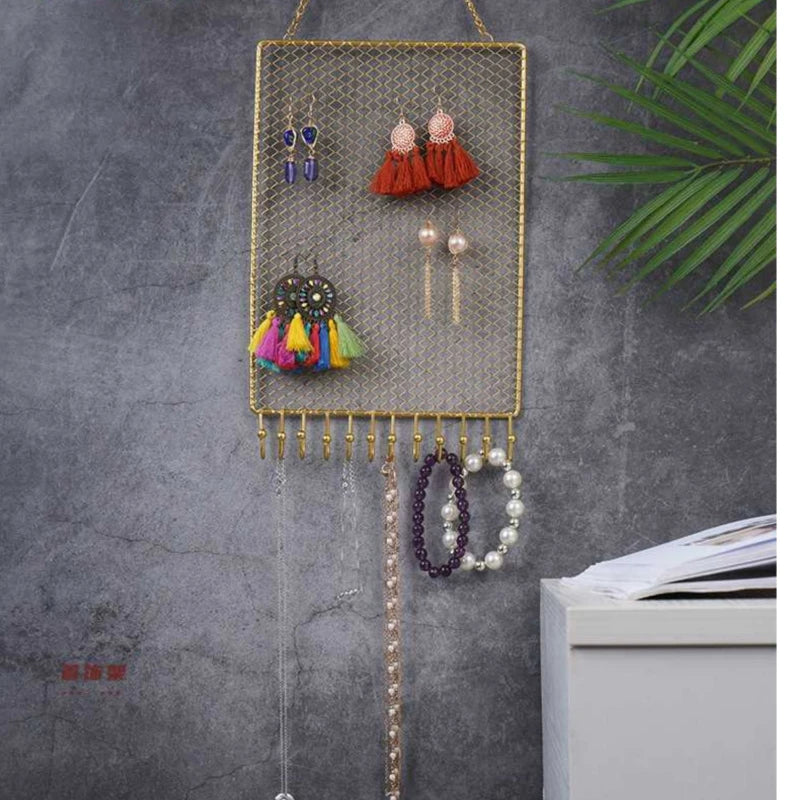 porte bijoux mural or maille fine moderne fixé chaîne boucles d'oreilles bracelets colliers