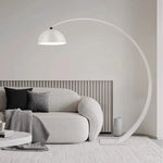 lampe arc moderne métal noir finition mate salon éclairage intérieur chic