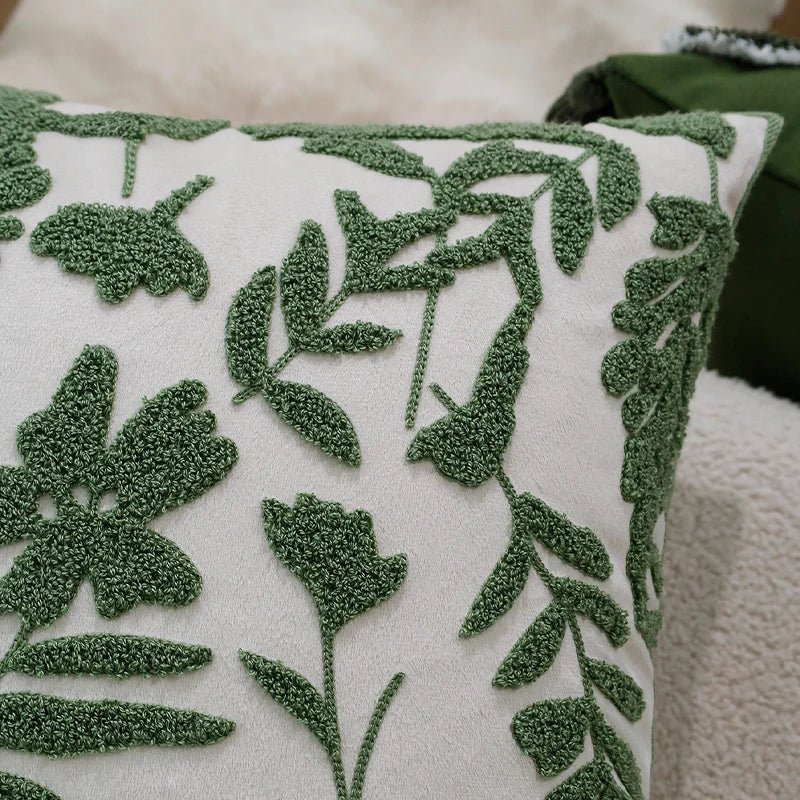 coussin vert brodé fleur motif moderne doublure blanche velours respectueux environnement dimension 45x45cm usage