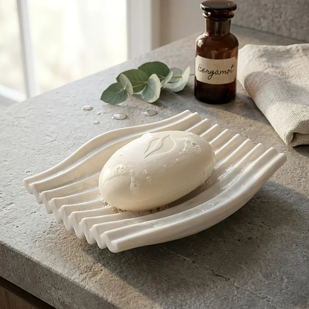 support savon blanc moderne rayures horizontales opalescent salle bain organisation éponge récurer plateau