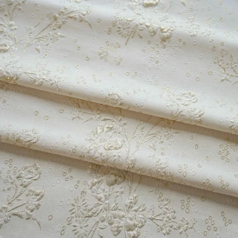 tissu décoration floral relief polyester 140cm largeur crème doré vintage robuste naturel artisanal